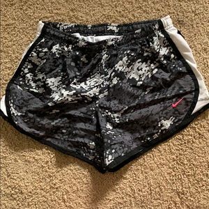 girl’s nike athletic shorts
